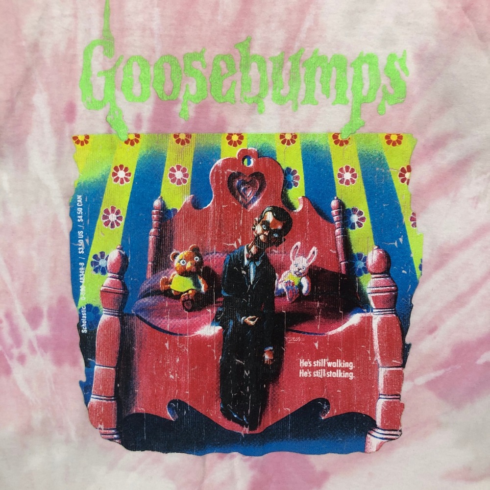 Goosebumps "He's still walking. He's still stalking" Graphic T-Shirt XL
